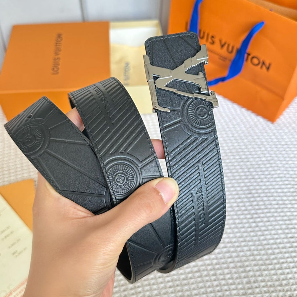 LOUIS VUITTON LV 25S BELT 40 MM IN BLACK CALFSKIN 593226